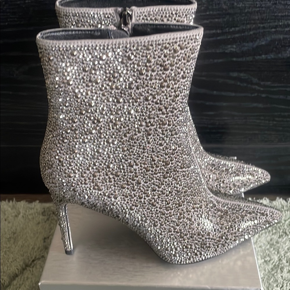 Rene’ Caovilla Silver Heeled Boots with Stiletto Heel and Pointed Toe - Picture 2 of 10